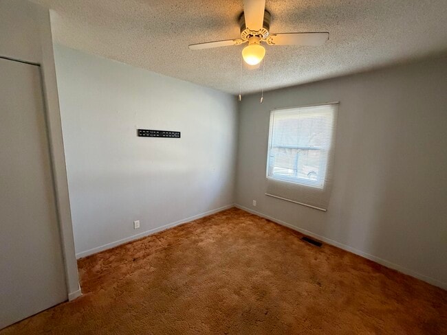 Building Photo - 1605 Crestview-