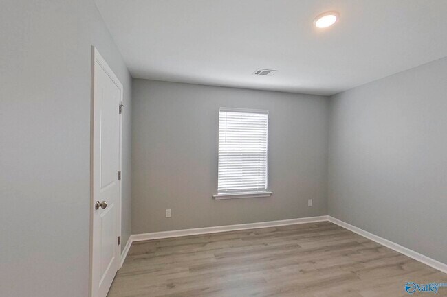 Building Photo - 395 Angela St