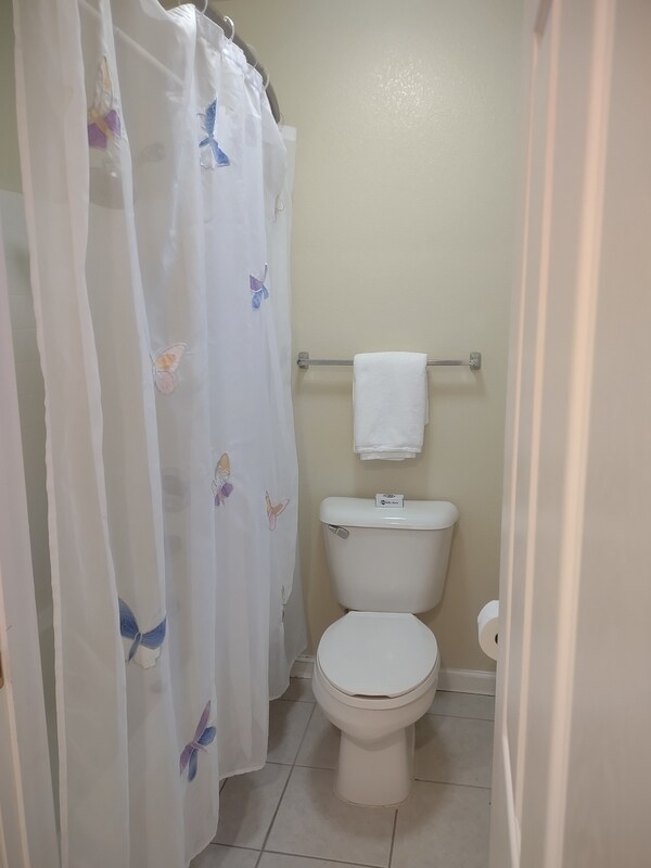 Building Photo - 1122 Mitchell Ln