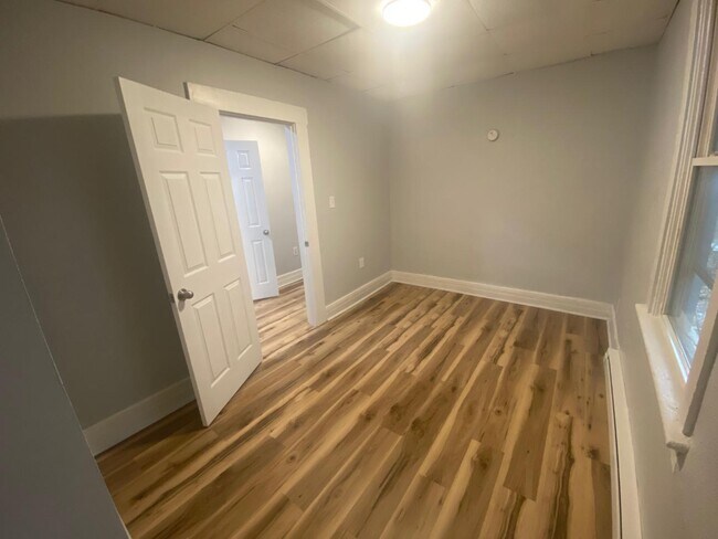 Building Photo - 1009 4th St