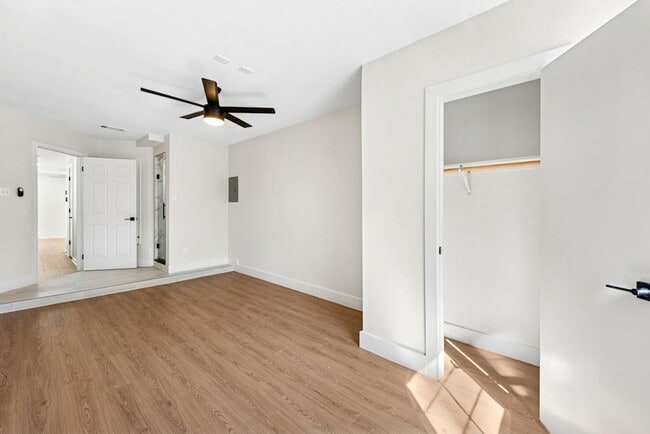 Building Photo - 1708 E 17th St