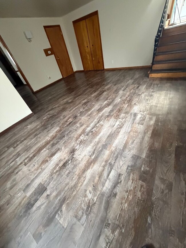 Building Photo - Creek