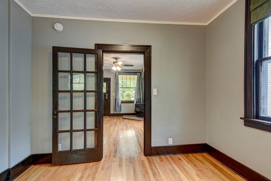 Building Photo - 816 N 43rd St