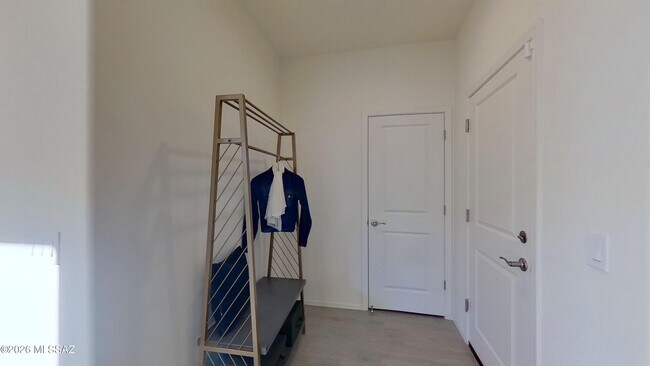 Building Photo - 14091 E Golden Oaks Rd