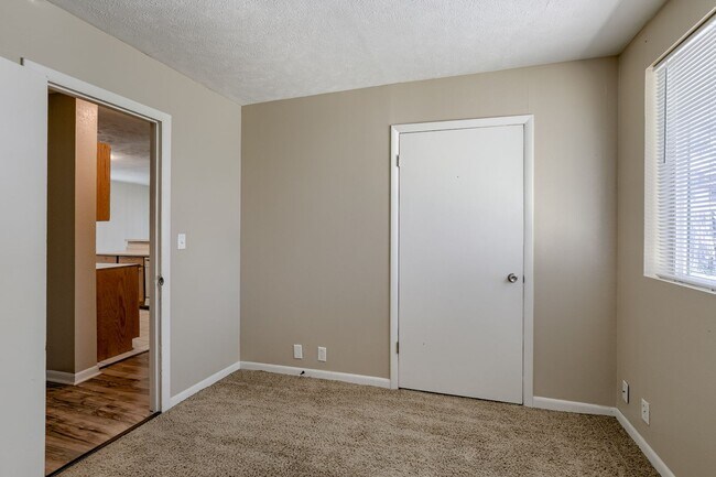 Building Photo - **$500 Move In Credit - SHORT TERM LEASE O...