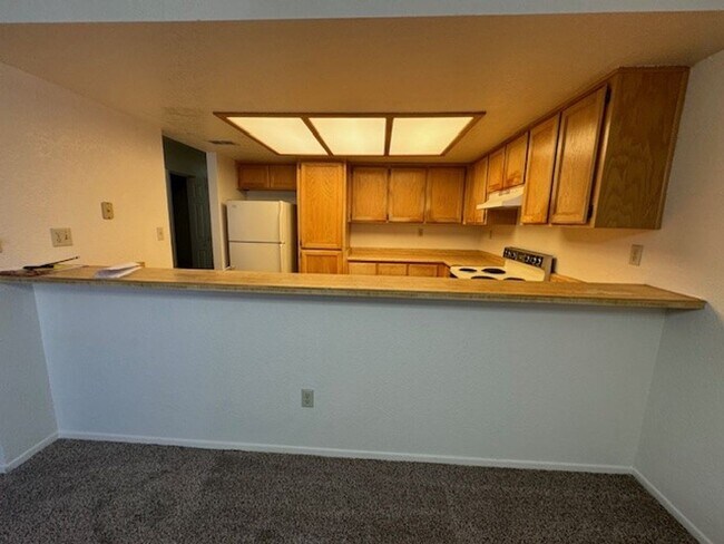 Building Photo - 2BR Condo w/Marina and Dock-Gated Waterfro...