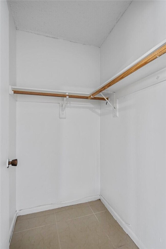 Building Photo - 3100 Coral Springs Dr