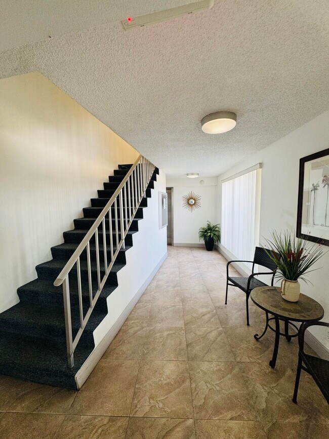 Building Photo - 1527 S Flagler Dr
