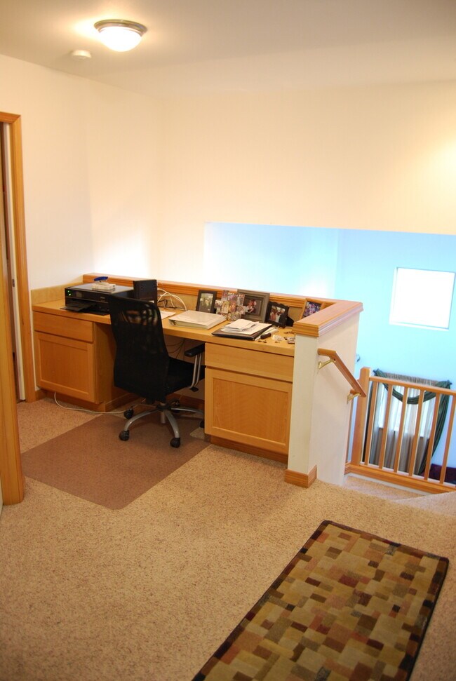 Building Photo - Spacious Two-Story in Port Orchard