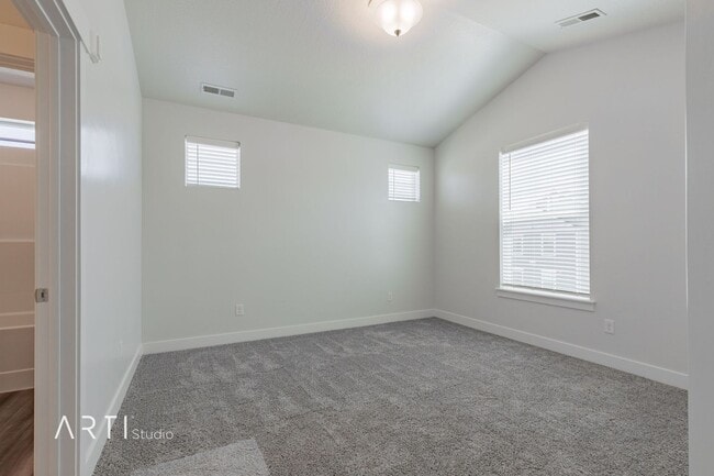 Building Photo - Top-Floor South-Facing Condo in Quail Hill...