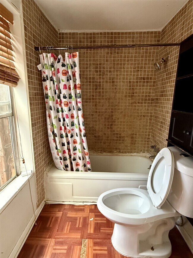 Building Photo - 1526 Yale St