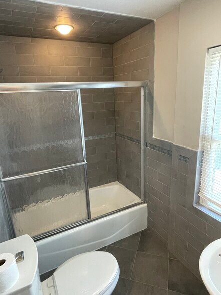 Building Photo - 544 Oritani Pl
