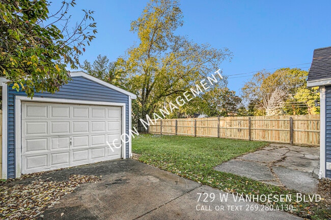 Building Photo - 729 W Van Hoesen Blvd
