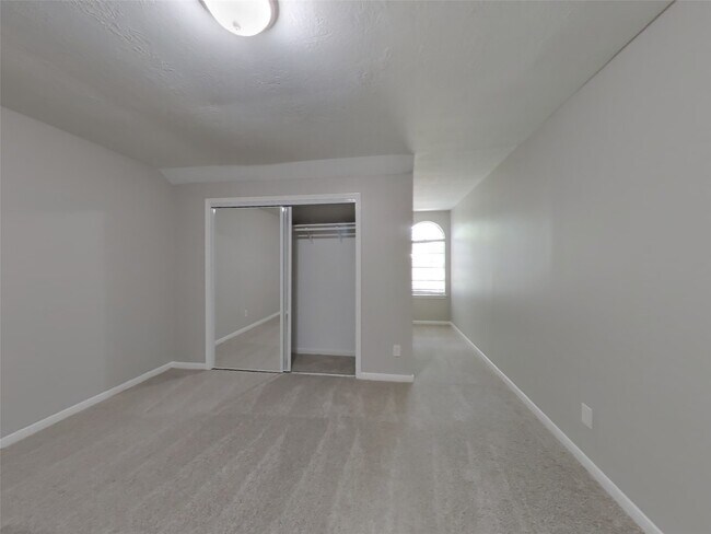 Building Photo - 1411 Chart Dr