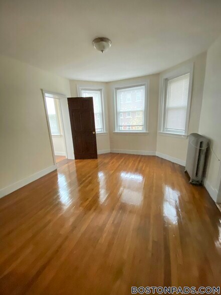 Building Photo - 248 Kelton St