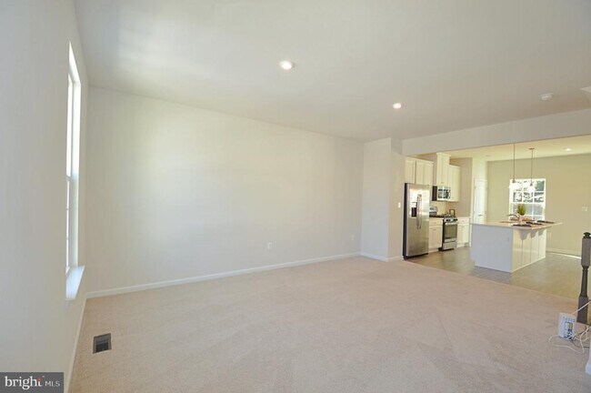 Building Photo - 528 Landing Dr