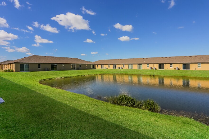 Building Photo - 1715 Party Pl