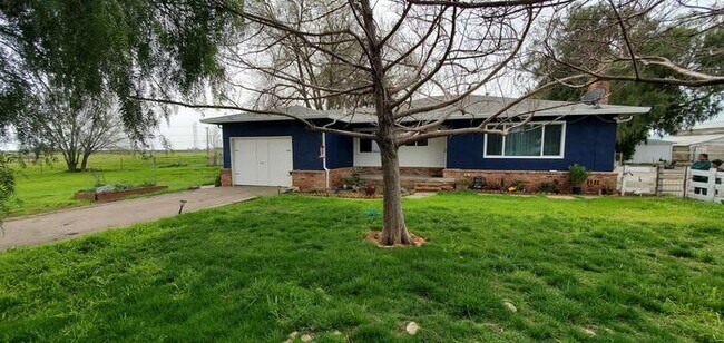 Building Photo - Country Living Byron/Tracy 3 Bedroom Count...