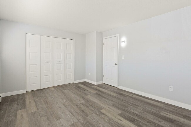 Embrace simplicity in this spacious room with modern finishes. - Country Club