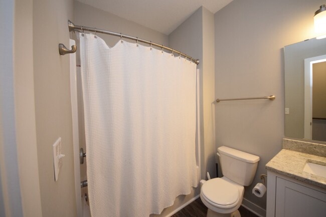 Building Photo - Spacious Luxury 2-Bed, 2-Bath Home in Longfellow – Available June 5th!