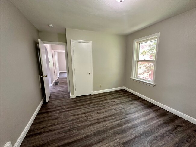 Building Photo - 1422 Tamerton Ave