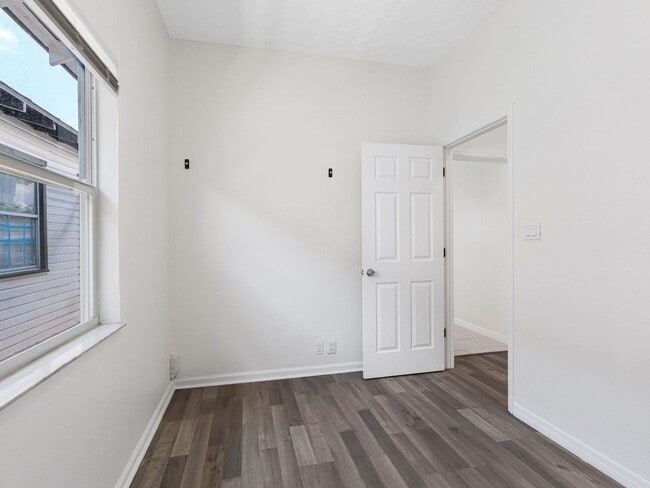 Building Photo - Affordable 3/1.5 West Tampa Home