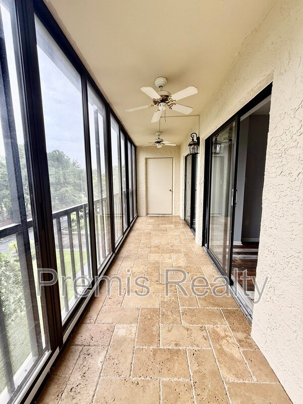 Building Photo - 2800 Cove Cay Dr