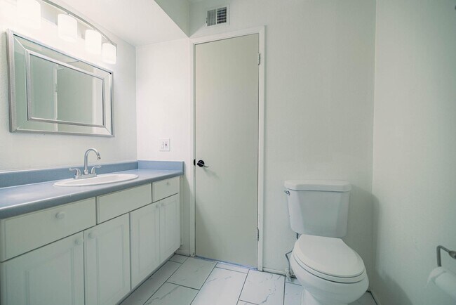 Building Photo - 1650 N 87th Terrace