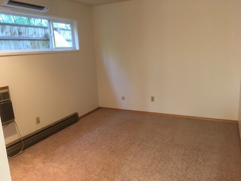 Bedroom & Heat pump - 1227 NE 27th ave