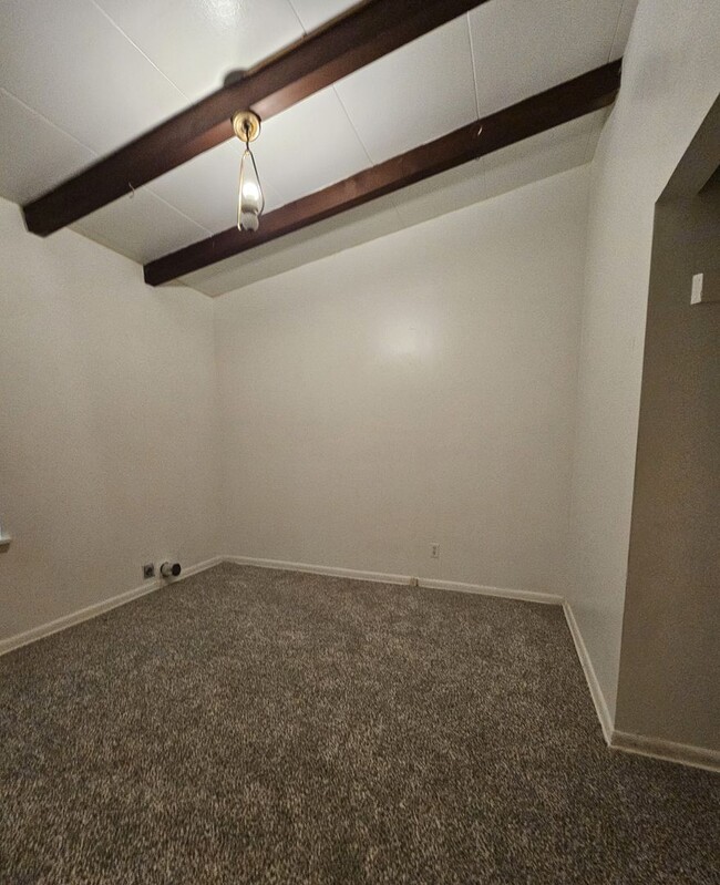 Building Photo - Short-Term Lease! (2) Bedroom Duplex Close...