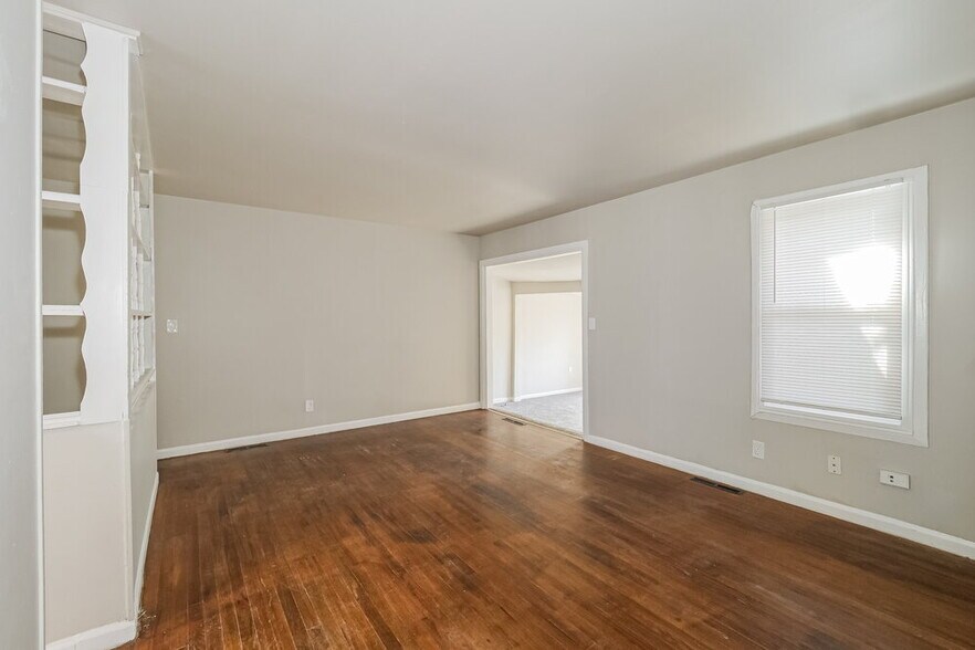 Building Photo - 5903 Fairlane Dr