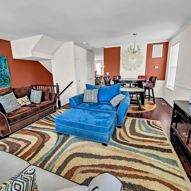 Building Photo - Stately End Unit 3-Level Townhome, 3 Bedro...