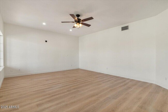 Building Photo - 1414 N Palmsprings Dr