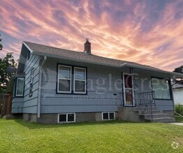 Building Photo - Three Bedroom, Two Bathroom House with Fen...