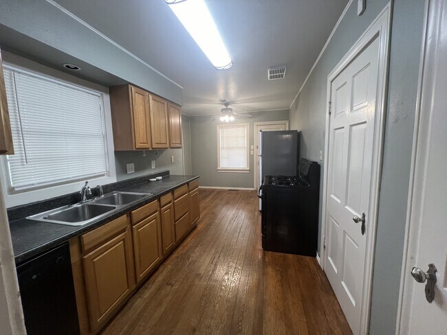 Building Photo - 2514 24th St