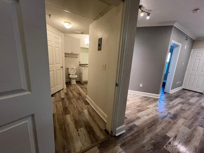 Building Photo - 202 E South St