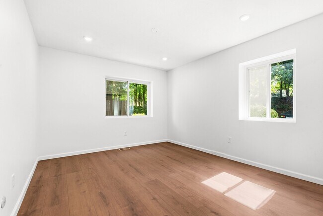 Building Photo - 47 Bayberry Dr
