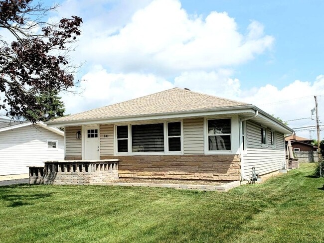 Primary Photo - 541 W Belden Ave