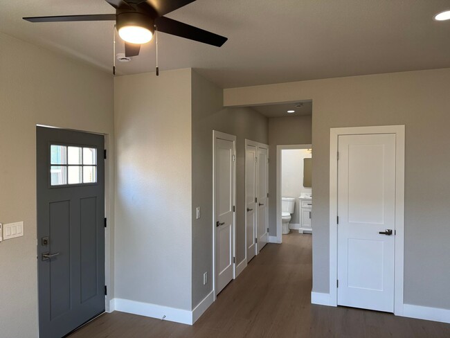 Building Photo - New Downtown Construction 650 Sqft. 1 Bedr...