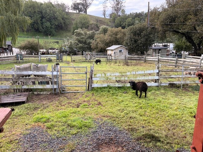 Building Photo - 863 Atherton Ave