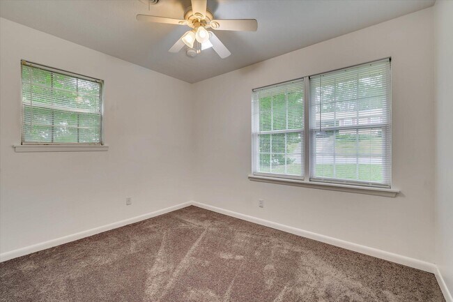 Building Photo - 2307 Hardwick Rd