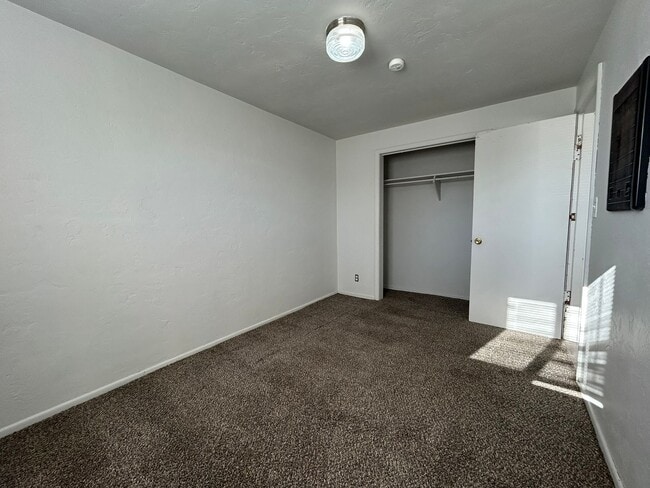 Building Photo - 928ru