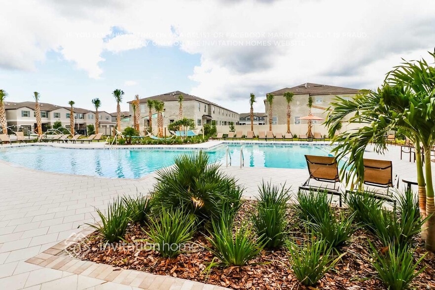 Building Photo - 2918 Coach Manors Way