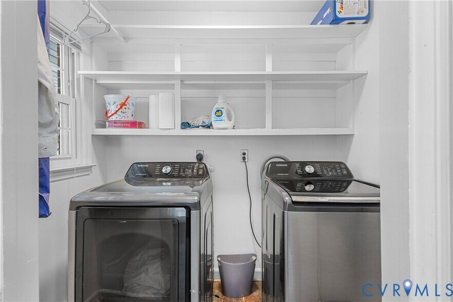 Building Photo - 1871 Pender Ave