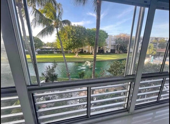 Building Photo - 300 Waterway Dr S