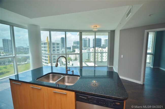 Building Photo - 480 NE 30th St