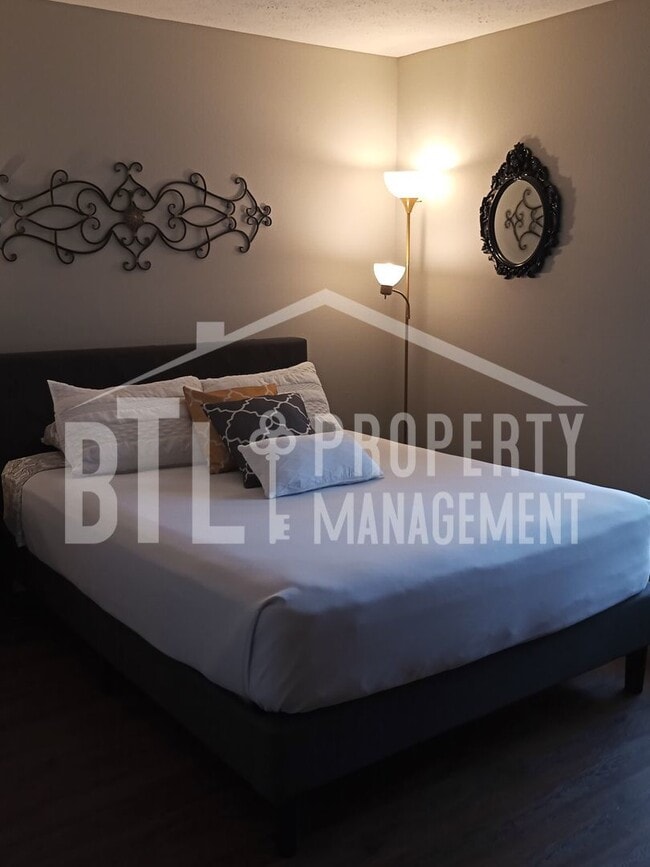 Building Photo - Great Walk-In Unit!