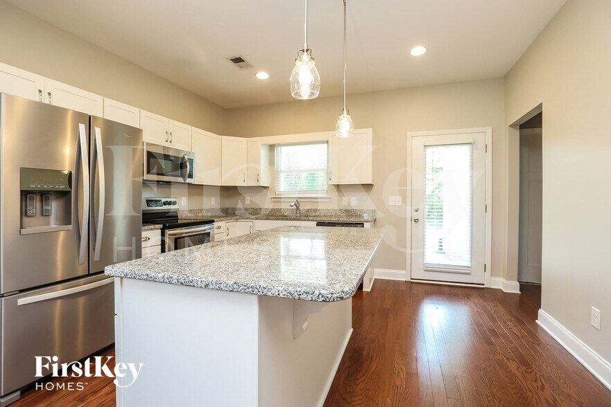 Building Photo - 286 Telavera Dr
