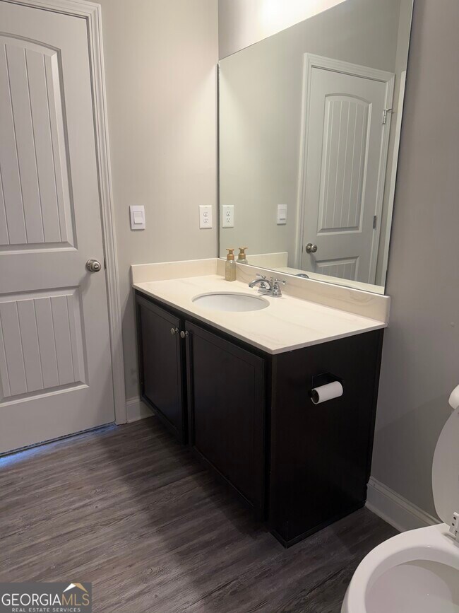 Building Photo - 1120 Riverwalk Manor Dr