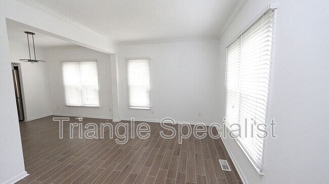 Building Photo - 205 Brook Creek Dr